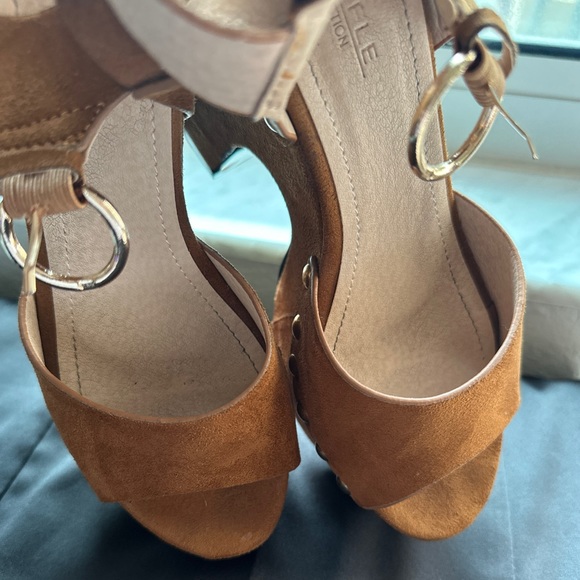 Truffle Collection Cognac Suede Platform(6.5) - Picture 4 of 8